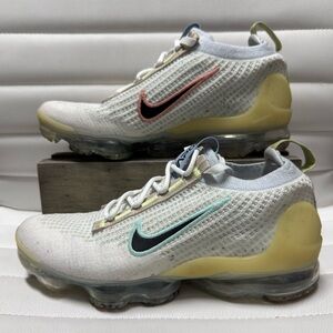 NIKE Air Vapormax 2021 Flyknit Mismatched White Size 6Y Women's 7.5 DQ7633 100